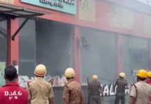 শিয়ালদহ স্টেশনের বাইরে রেল কোচ রেস্তোরাঁয় আগুন; দমকল বিভাগের দ্রুত তৎপরতায় আগুন সফলভাবে নিয়ন্ত্রণে
